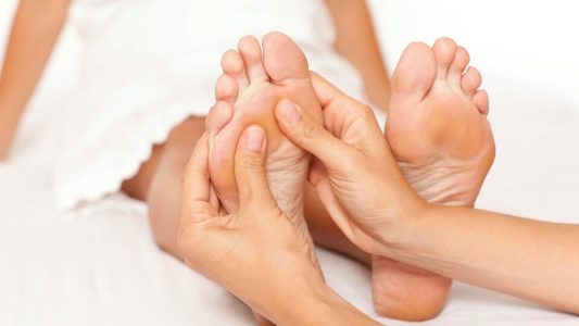 massazh-nog-vzroslym-960-960x540